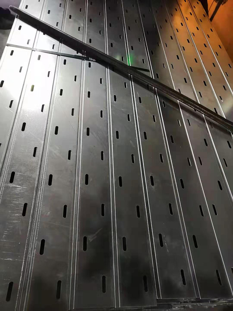 托盘式桥架寿命的基础保障